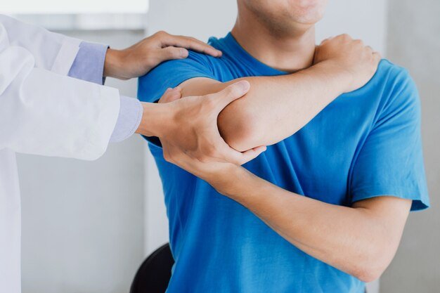 professional-physiotherapists-provide-assistance-male-patients-with-arm-injuries-examine-patients-clinic-doing-rehabilitation-therapy-pain-clinicrehabilitation-physiotherapy-concept_38391-1186